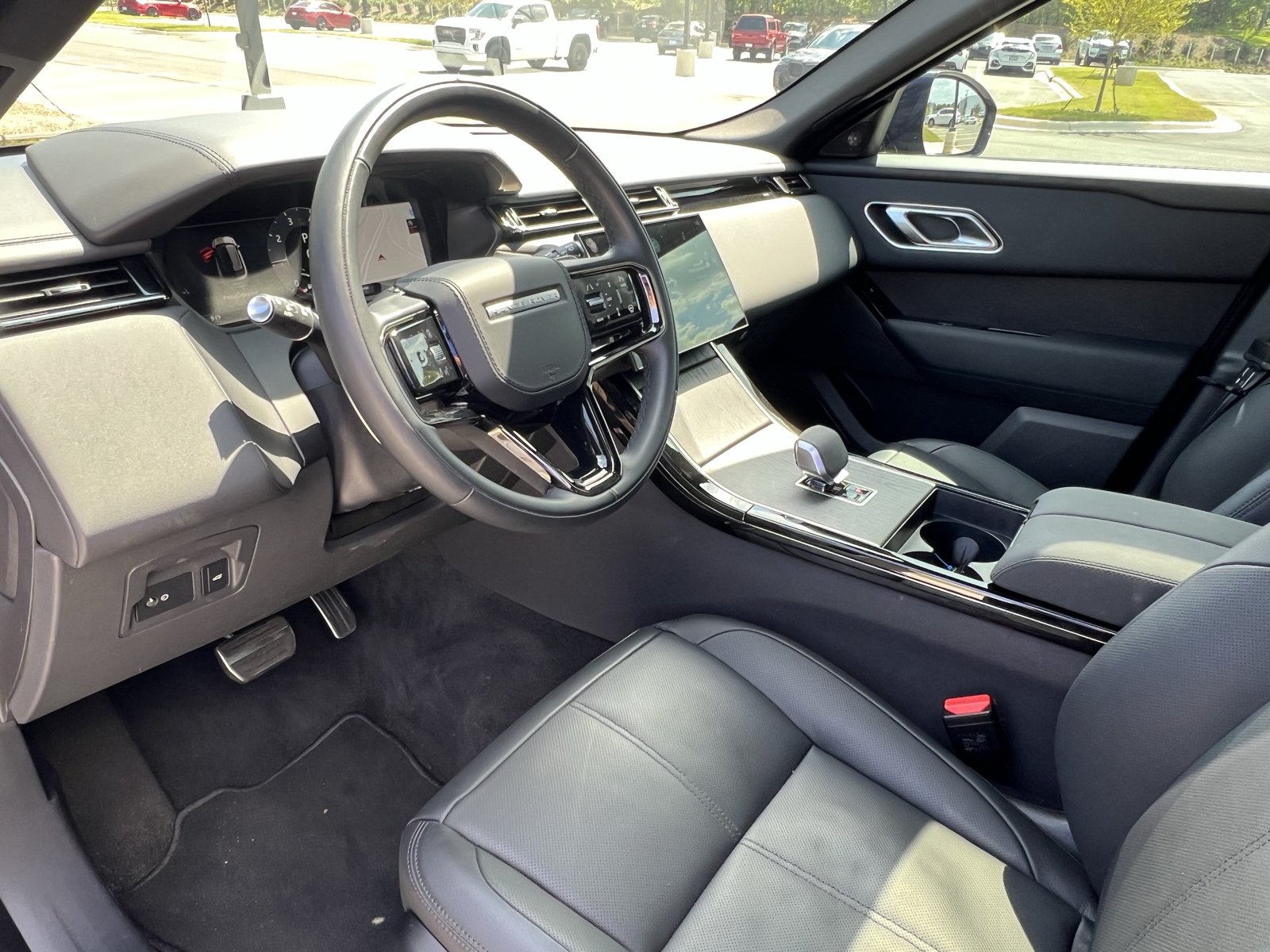 Used 2026 Land Rover Range Rover Velar Dynamic SE AWD/4WD image 16