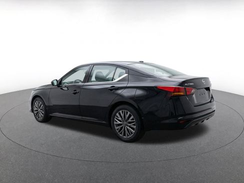 Used 2025 Nissan Altima 2.5 SV FWD image 7