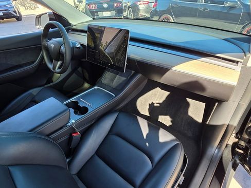 Used 2021 Tesla Model Y Long Range image 12