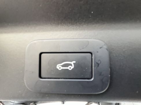 Used 2025 Jaguar F-PACE R-Dynamic S image 36