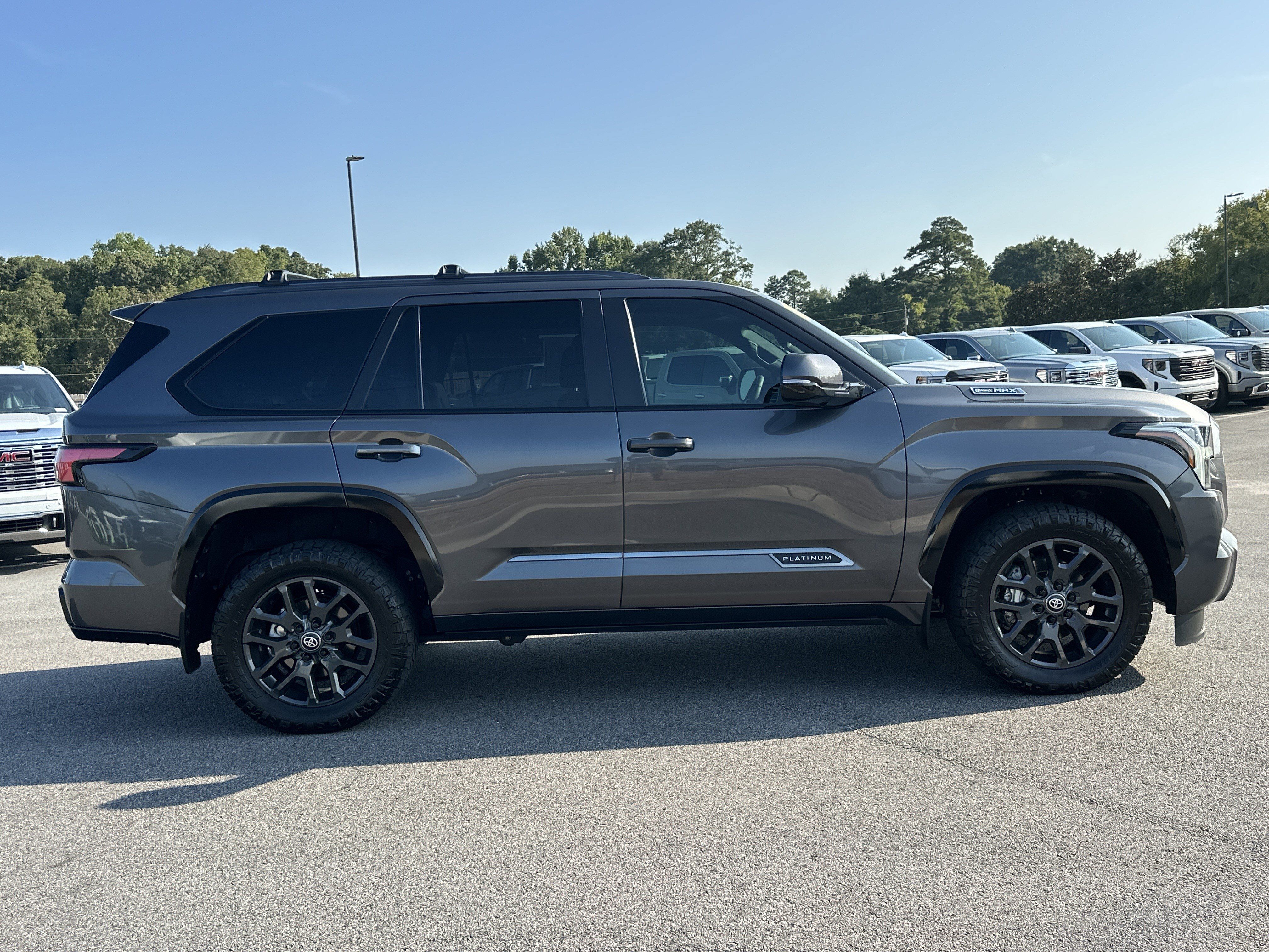 Used 2025 Toyota Sequoia Platinum AWD/4WD image 4
