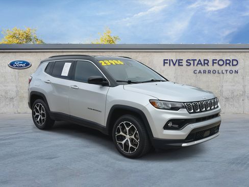 Used 2024 Jeep Compass Limited AWD/4WD image 2