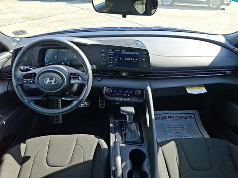 Used 2025 Hyundai Elantra Sport image 10