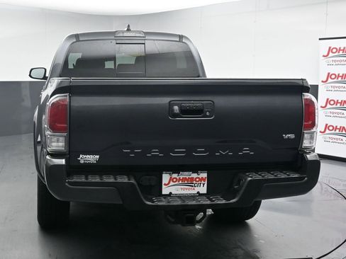 Used 2022 Toyota Tacoma TRD Sport AWD/4WD image 7