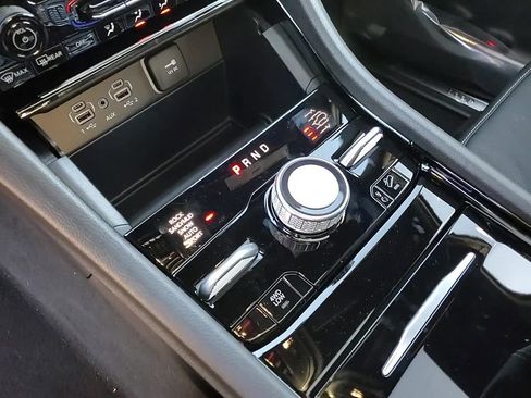 New 2025 Jeep Grand Cherokee L Overland w/ Rear Seat Video Group I AWD/4WD image 18