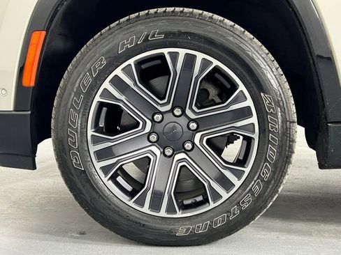 Used 2022 Jeep Wagoneer Series III image 36