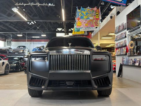 Used 2025 Rolls-Royce Cullinan image 2