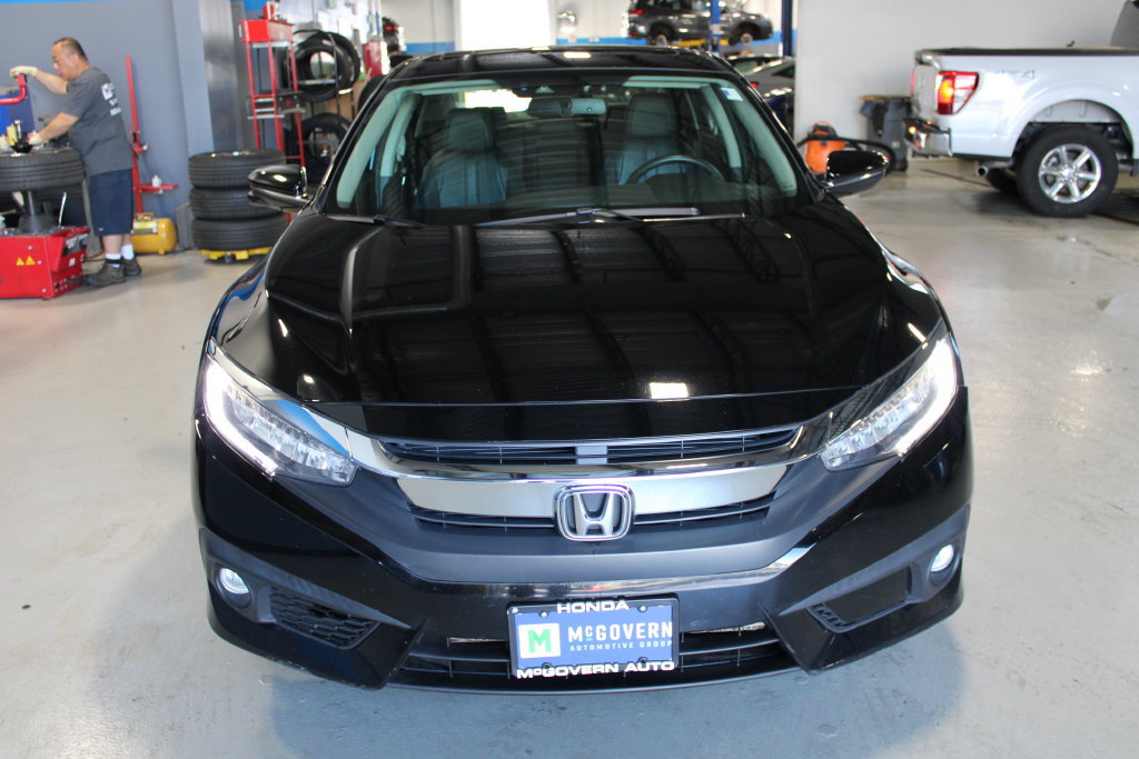 Used 2017 Honda Civic Touring image 2