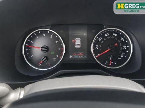 Used 2021 Toyota RAV4 XLE w/ Convenience Package FWD image 11