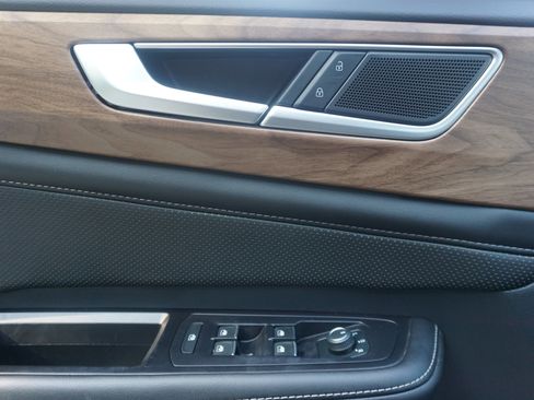 Used 2024 Volkswagen Atlas SE w/ Panoramic Sunroof Package image 16