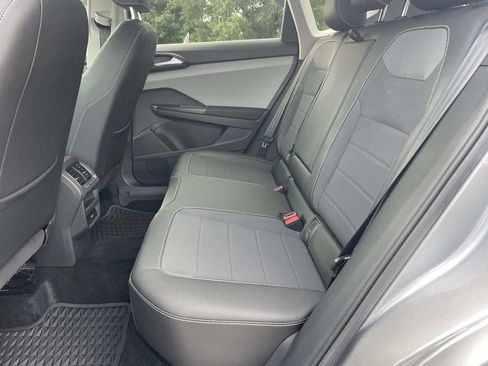 Certified 2023 Volkswagen Taos SE FWD image 11