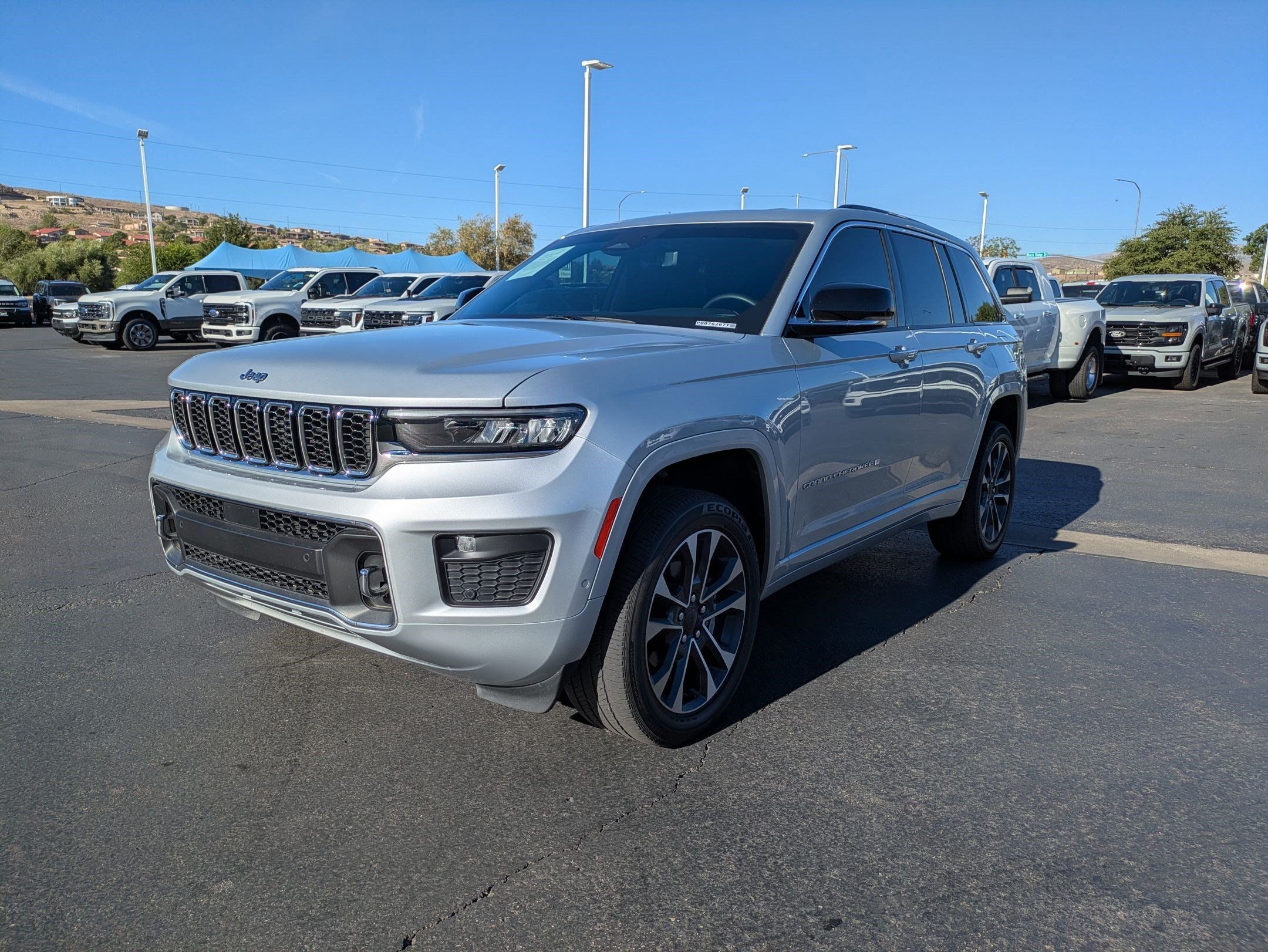 Used 2023 Jeep Grand Cherokee Overland w/ Luxury Tech Group IV AWD/4WD image 7