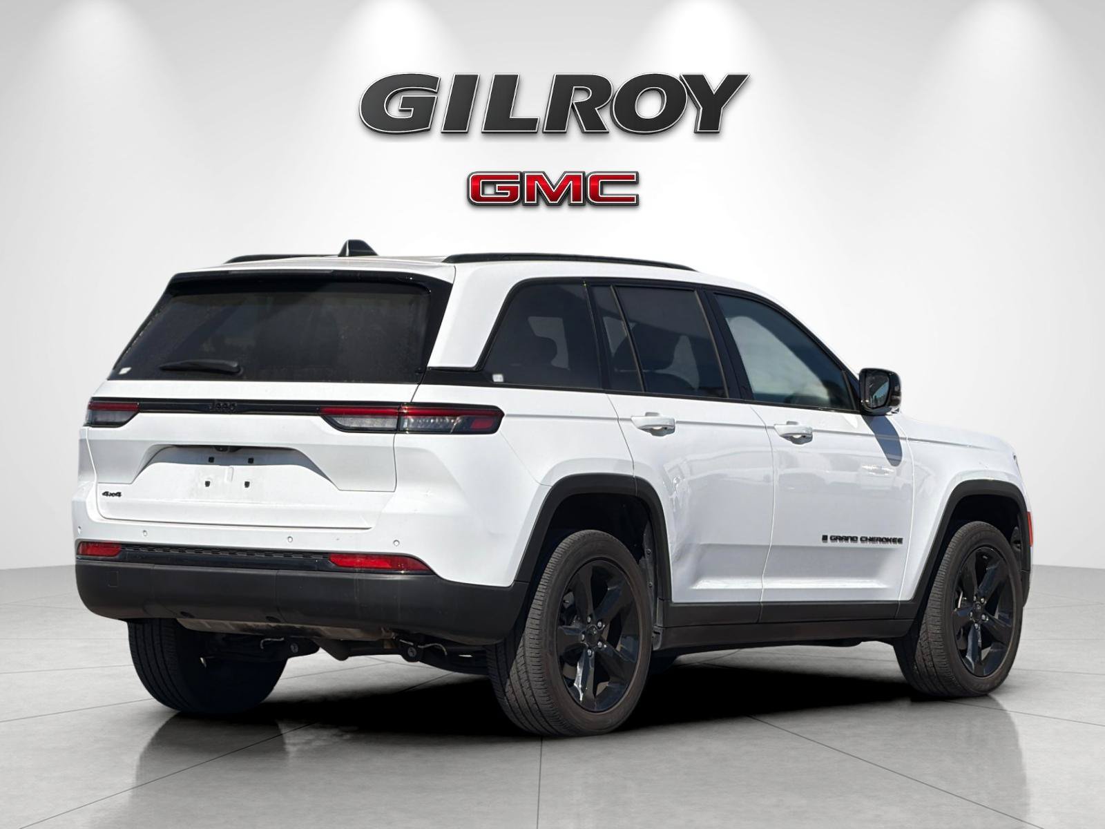 Used 2023 Jeep Grand Cherokee Altitude AWD/4WD image 3