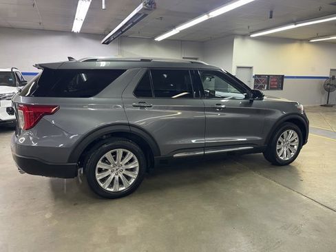 Certified 2022 Ford Explorer Limited w/ Limited Technology Package AWD/4WD image 8