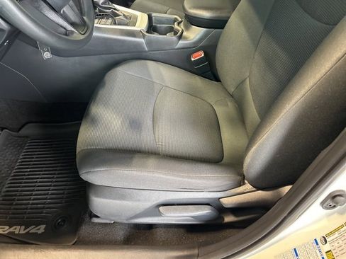 Used 2019 Toyota RAV4 LE image 33