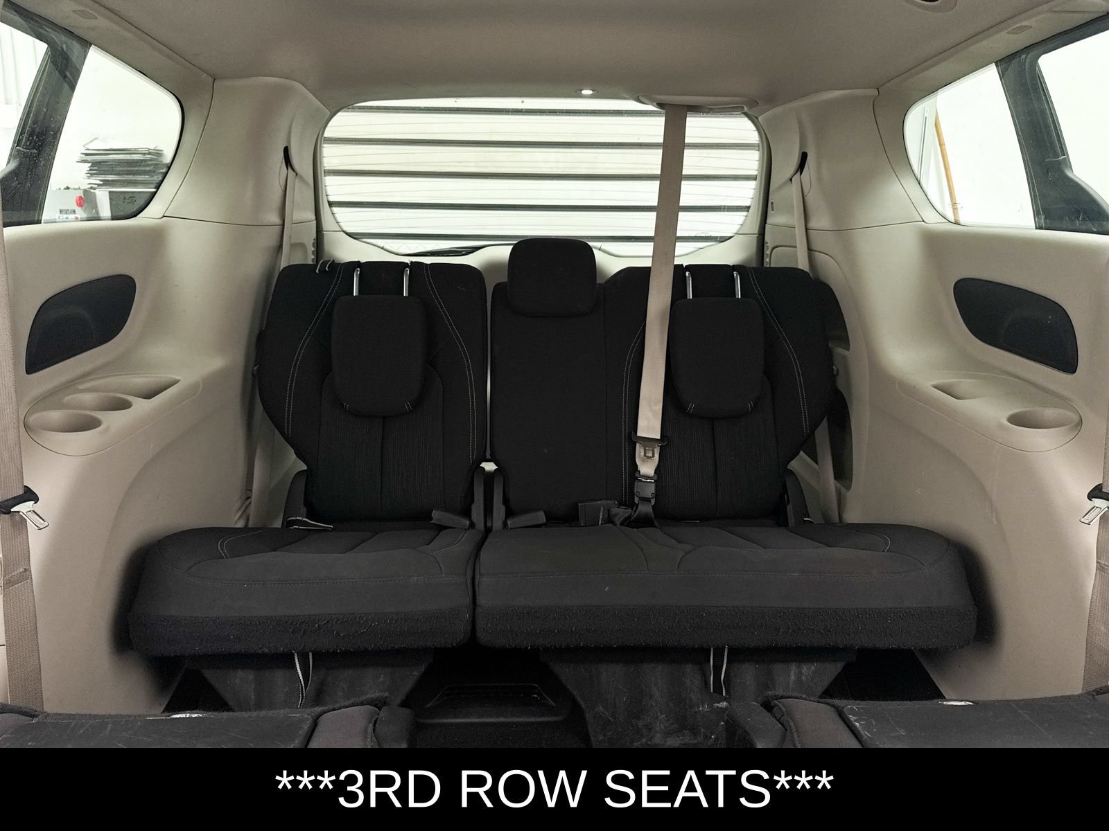 Used 2023 Chrysler Voyager LX FWD image 9
