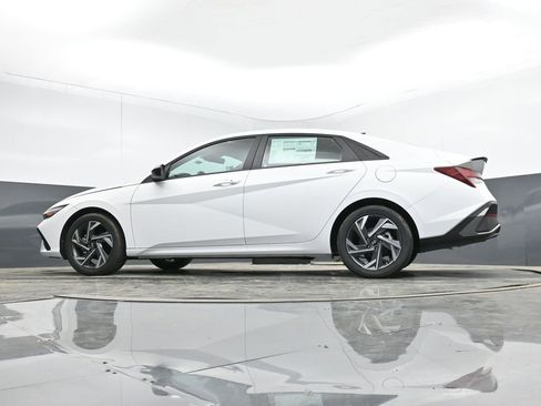 Used 2025 Hyundai Elantra Sport image 11