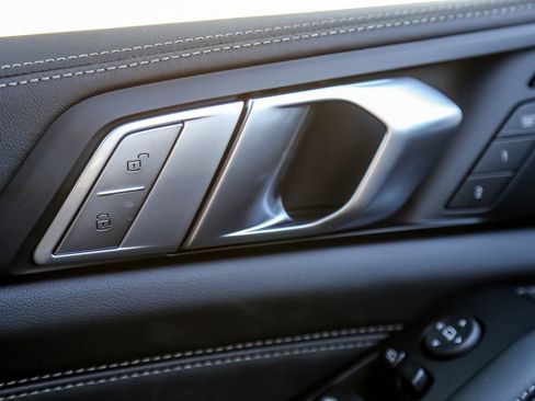 New 2026 BMW X7 M60i image 18