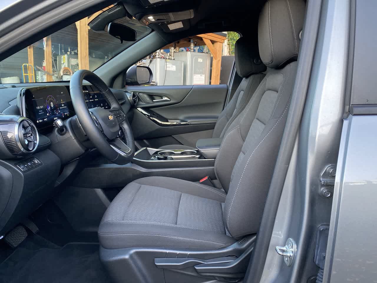Used 2026 Chevrolet Equinox LT AWD/4WD image 13