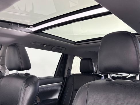 Used 2019 Toyota Highlander Limited Platinum AWD/4WD image 12