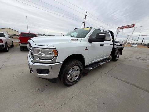 Used 2024 RAM 2500 Tradesman w/ Chrome Appearance Group image 4