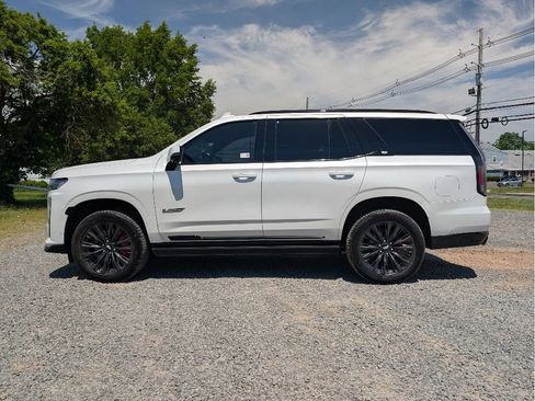 Used 2023 Cadillac Escalade V w/ LPO, ONYX Package AWD/4WD image 9