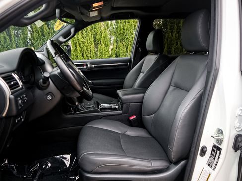 Used 2023 Lexus GX 460 Premium w/ Premium Package image 17