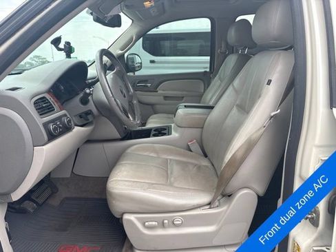 Used 2014 GMC Yukon XL SLT w/ SLT-2 Equipment Package AWD/4WD image 10