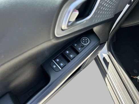 Used 2023 Kia Soul LX w/ LX Technology Package FWD image 14