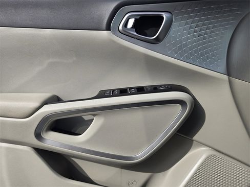 Used 2021 Kia Soul LX image 21