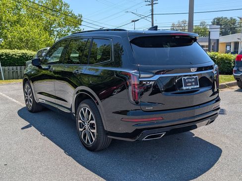 Used 2023 Cadillac XT6 Sport w/ Technology Package AWD/4WD image 3