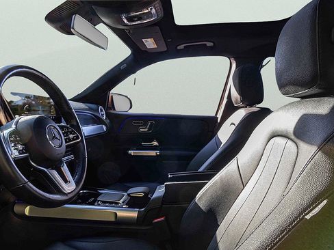 Used 2023 Mercedes-Benz GLB 250 4MATIC image 9