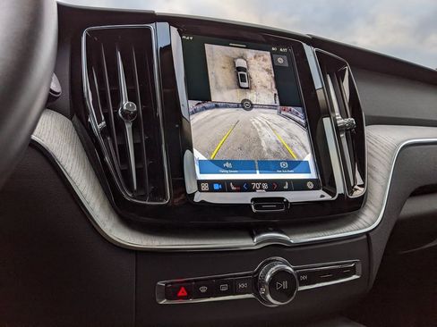 Certified 2025 Volvo XC60 B5 Plus image 17