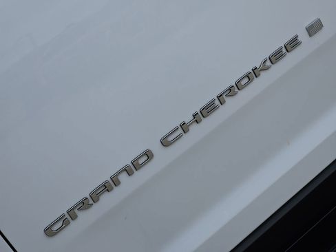 Used 2023 Jeep Grand Cherokee Limited w/ Trailer Tow Prep Group (B) RWD image 14