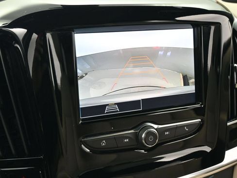 Used 2023 Chevrolet Traverse LS FWD image 17