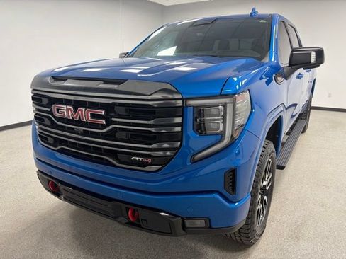 Used 2023 GMC Sierra 1500 AT4 w/ Technology Package AWD/4WD image 4
