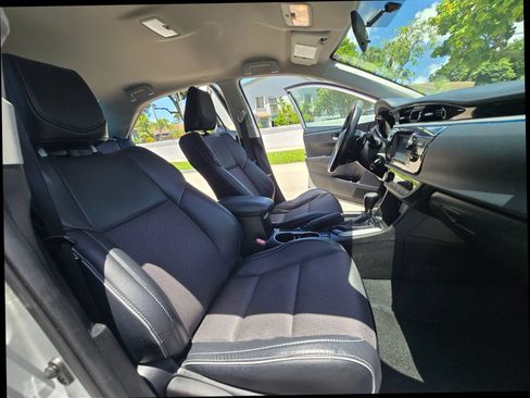 Used 2015 Toyota Corolla S FWD image 29