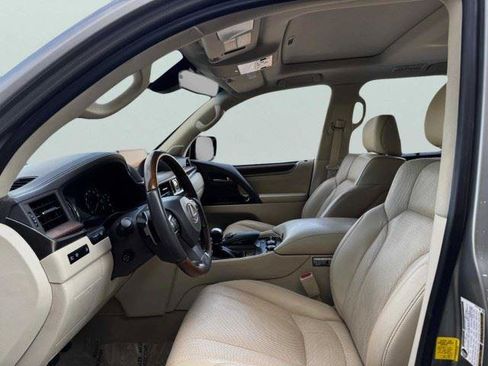 Used 2019 Lexus LX 570 4WD w/ Luxury Package image 11
