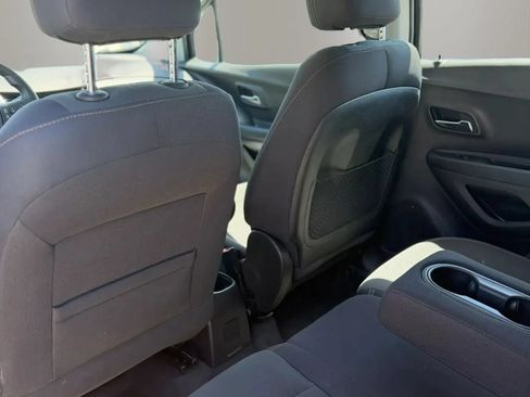 Used 2020 Chevrolet Trax LS FWD image 16