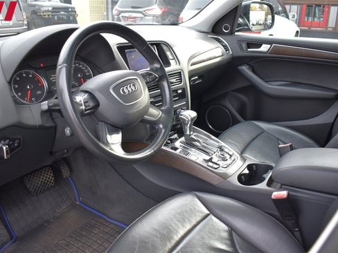 Used 2017 Audi Q5 2.0T Premium Plus w/ Technology Package image 3