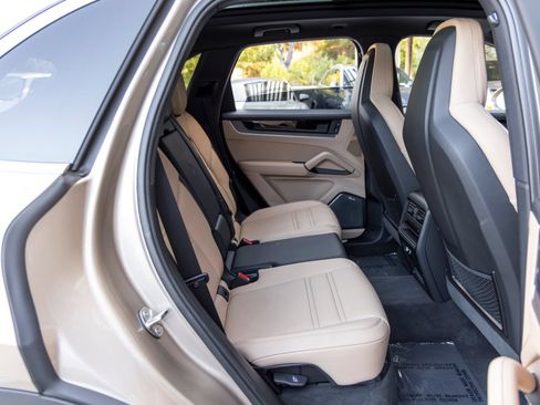 Certified 2025 Porsche Cayenne S AWD/4WD image 61
