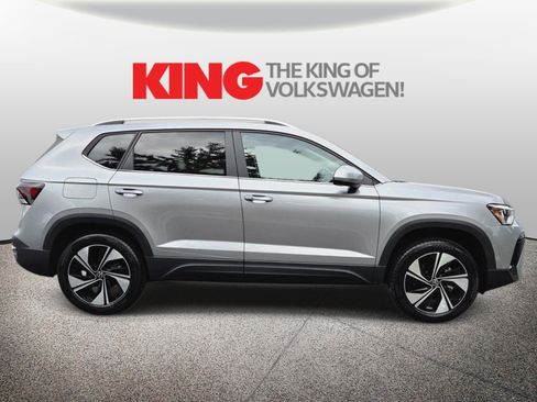 New 2026 Volkswagen Taos SE AWD/4WD image 2
