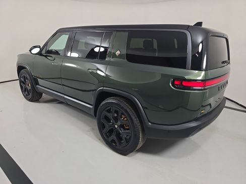 Used 2025 Rivian R1S Premium image 3
