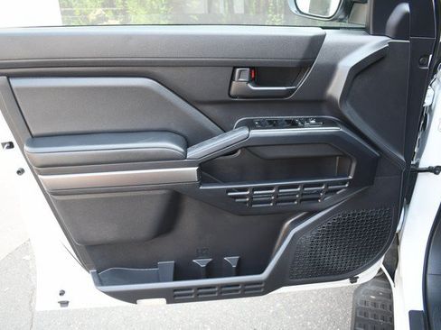 Certified 2025 Toyota 4Runner SR5 AWD/4WD image 13
