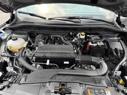 Used 2025 Ford Escape Active AWD/4WD image 32