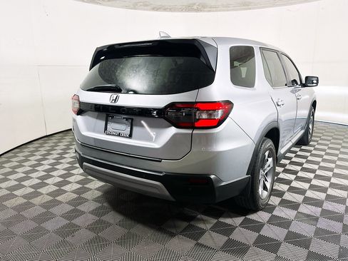 Used 2025 Honda Pilot EX-L image 3