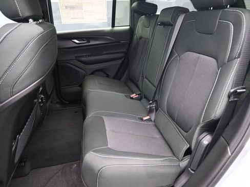 New 2025 Jeep Grand Cherokee Laredo image 16