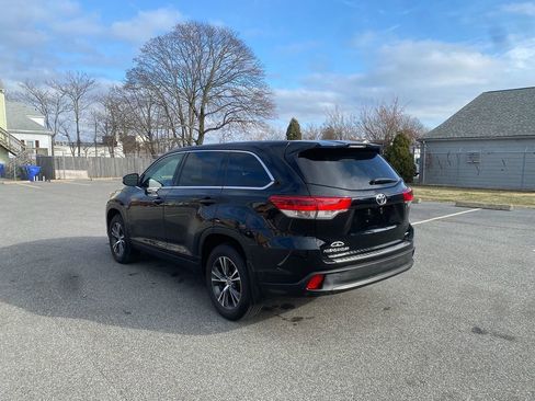 Used 2019 Toyota Highlander LE AWD/4WD image 8