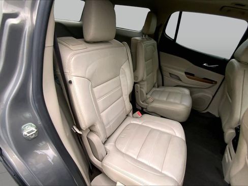 Used 2019 GMC Acadia Denali w/ Technology Package FWD image 19