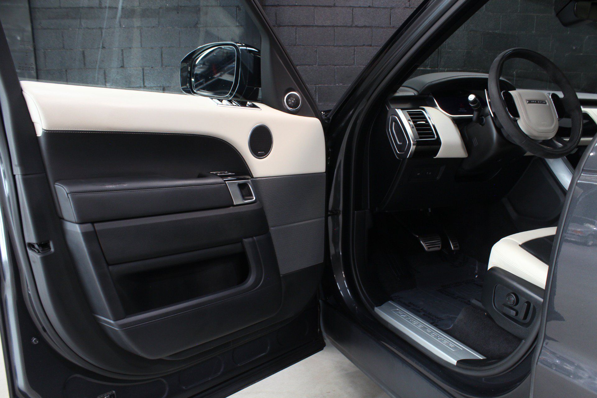 Used 2022 Land Rover Range Rover Sport HST AWD/4WD image 26